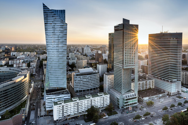 Auto z flagą organizacji terrorystycznej w centrum Warszawy. Policja: Dwukrotnie je sprawdziliśmy