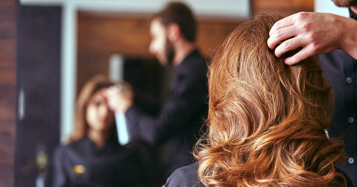 Co naprawdę szkodzi włosom? Trycholożka rozwiewa wątpliwości