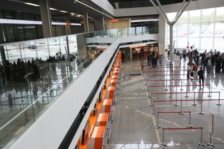 Gorące lato na Lotnisku Chopina. Liczba pasażerów wzrosła o 14 proc.