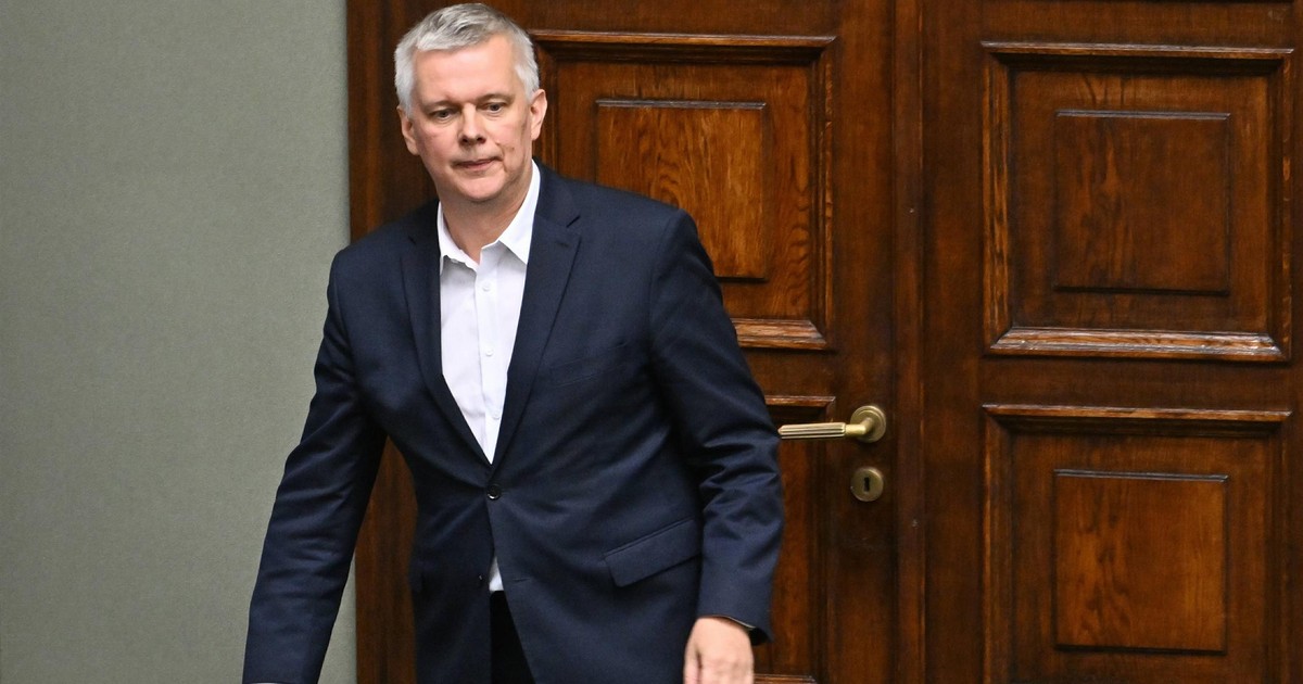 Siemoniak napisał do Nawrockiego. "Prezydent nie jest cesarzem"