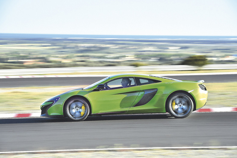 McLaren 650S i Nissan GT-R