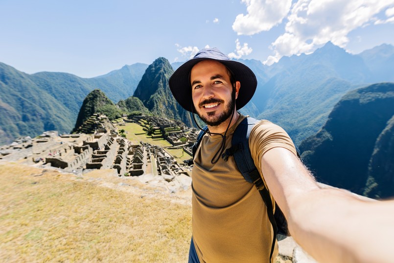 Quiz z wiedzy ogólnej Happy,Young,Traveler,Man,Taking,Selfie,Portrait,While,Enjoying,Vacation