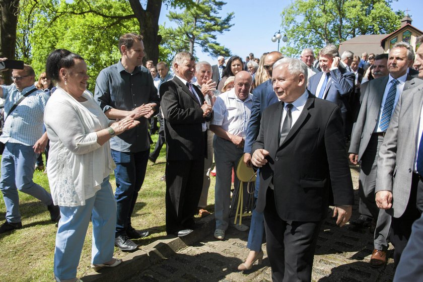 Posiedzenie klubu PiS w Strachocinie. Tak bawią się posłowie!