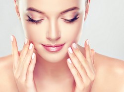 Ćwiczenia i masaże na opadające kąciki ust. Nigdy więcej zaciętego wyglądu!