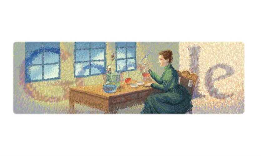<b>144 rocznica urodzin Marii Curie</b>
<br></br>
Data publikacji: 7 listopada 2011
<br></br>
Doodle wielokrotnie dotyczyły wybitnych Polaków. Jednak tylko doodle o Marii Skłodowskiej-Curie wyświetlany był internautom z niemal wszystkich państw świata. W komentarzu nie ma słowa ani o Francji, ani o Polsce. Cząsteczka Polski jest za to w nazwie pierwiastka polon (ang. polonium) odkrycie której, obok odkrycia radu, pozostaje jednym z największych osiągnięć noblistki. Współczesna fizyka jądrowa zawdzięcza jej ponadto opracowanie pierwszej teorii radioaktywności.