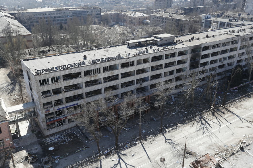 Rosjanie zrujnowali Mariupol, bomby spadały na cywilne obiekty