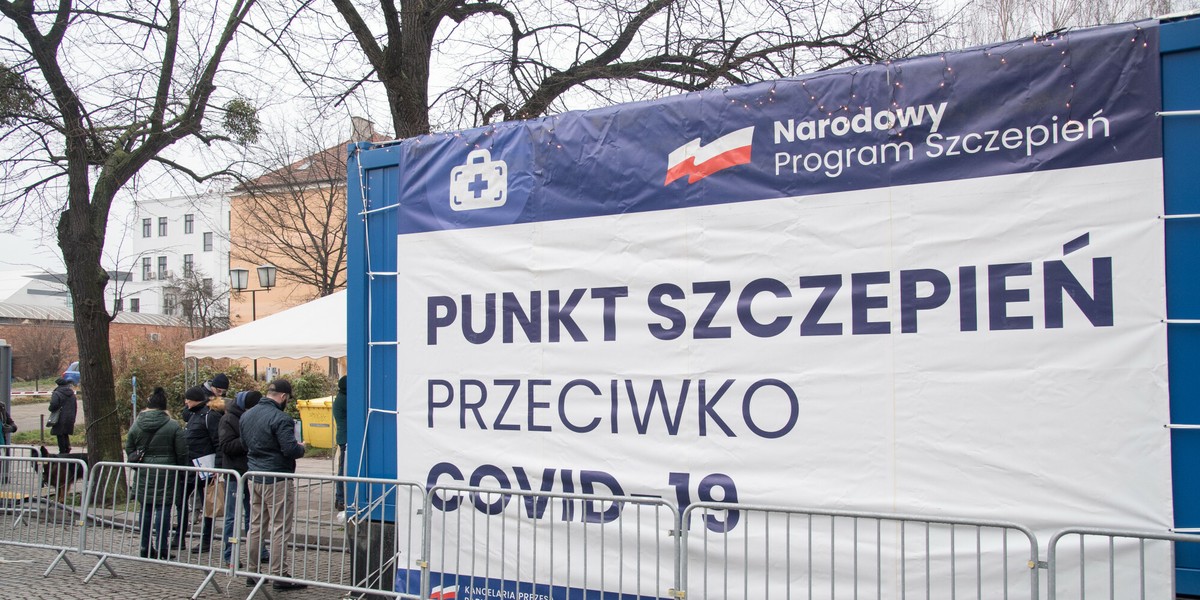 Tegoroczny rekord szczepienia dobowego padł 3 czerwca tego roku, kiedy to dawkę przyjęło aż 625 tys. osób. 