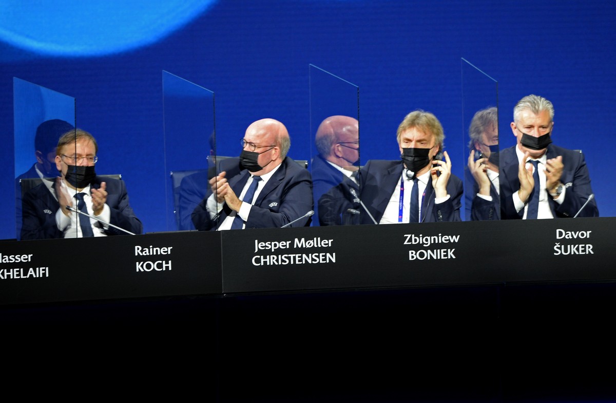 Rainer Koch, Jesper Moller Christensen, Zbigniew Boniek i Davor Suker