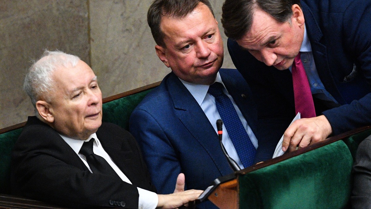 Jarosław Kaczyński (L), Mariusz Błaszczak i Zbigniew Ziobro