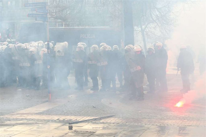 policja, zadyma, demonstracja, dzień niepodległości