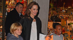 Angelina Jolie z córkami na zakupach