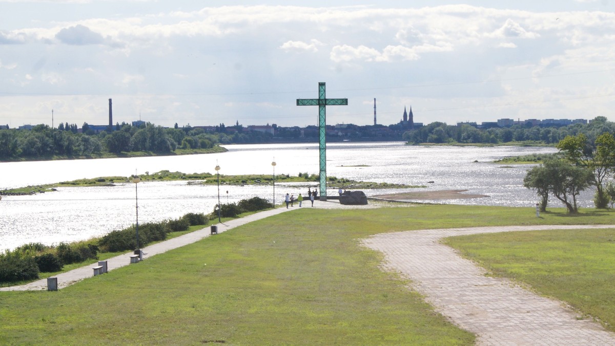 Stowarzyszenie "Włocławski Instytut Rozwoju" chce zburzyć obecny Pomnik Żołnierza Polskiego stojący na pl. Wolności i w tym samym miejscu zbudować nowy obelisk.