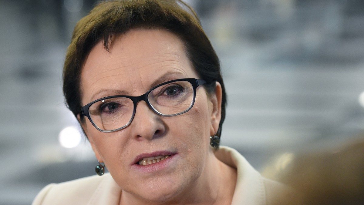 Premier Ewa Kopacz powiedziała, że rząd przedstawi stanowisko nt. propozycji prezydenta Bronisława Komorowskiego wprowadzenia kryterium 40 lat stażu pracy uprawniającego do przejścia na emeryturę, gdy będzie "konkretny projekt".