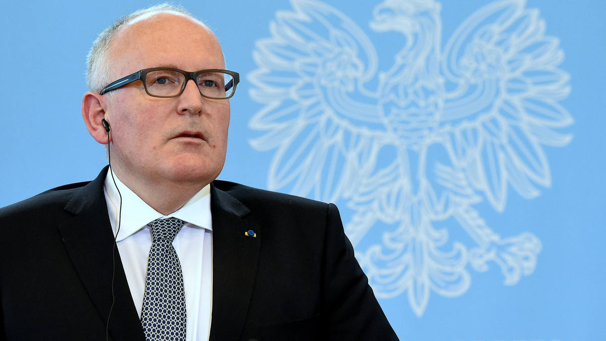 Wiceszef KE Frans Timmermans oświadczył, że KE czeka na postęp ws. rozwiązania kryzysu wokół Trybunału Konstytucyjnego, który obiecała mu premier Beata Szydło. - Premier Szydło obiecała ten postęp i teraz na niego czekamy - powiedział wiceszef KE. Zapowiedział, że jeśli rząd szybko przedstawi rozwiązanie, KE nie przyjmie opinii ws. praworządności.