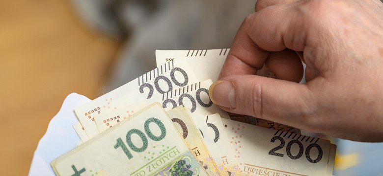 1409 zł miesięcznie z ZUS. Wniosek możesz złożyć już teraz, pieniądze trafią na Twoje konto w kolejnym miesiącu