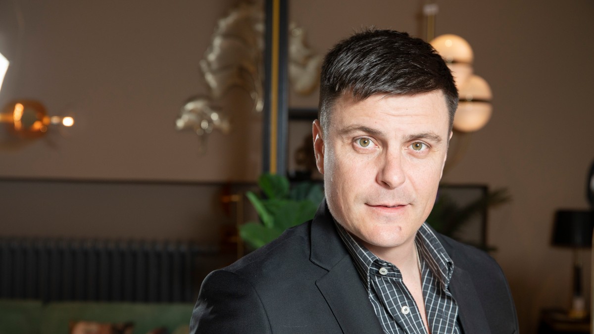 (FOTO) BRAT VUKA KOSTIĆA OŽENJEN JE NAŠOM FATALNOM GLUMICOM Gledali ste je u popularnim serijama i niste znali da je njegova snajka
