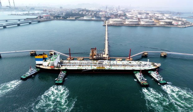 U luku Basra stigao ogromni tanker koji će utovariti dva miliona barela nafte 