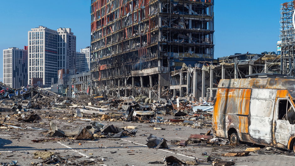 Zniszczenia w Kijowie po atakach w 2022 r.