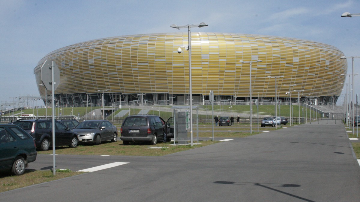 Pod koniec maja wygasa umowa Polskiej Grupy Energetycznej z miastem jako sponsora tytularnego gdańskiego stadionu w Letnicy. Jak jednak poinformowali w dzisiaj po południu przedstawiciele Arena Gdańsk Operator, umowa z grupą PGE przedłużona została do końca września.