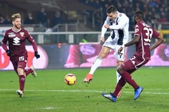 Liga włoska: Szczęsny na ławce rezerwowych. Juventus lepszy od Torino w derbach