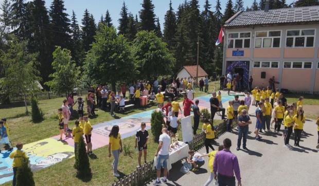 17500837481656492067 sjenica-skola-djaci-na-surovoj-pesteri-fotorina1