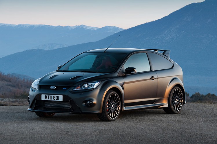 Ford Focus RS500 - limitowana seria na zakończenie produkcji. Pod maską 350 KM na przedniej osi! Bestia.