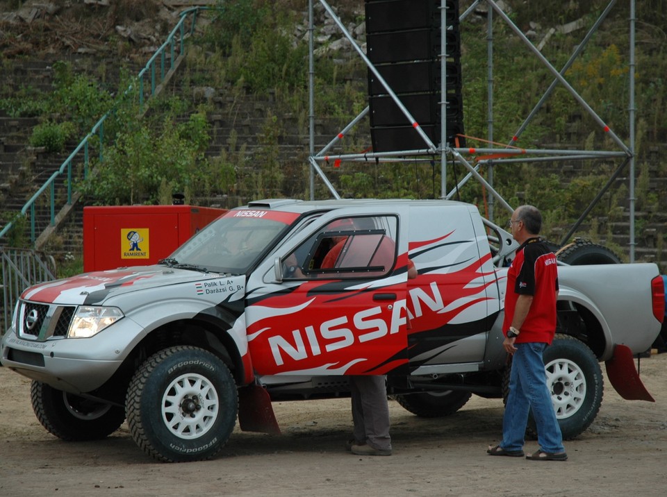 Nissany rozjeżdżały Stadion X-lecia