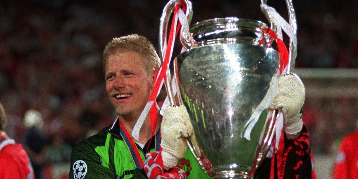 Kiedyś był legendą Manchesteru United, teraz Peter Schmeichel śpiewa do kotleta w pubie!