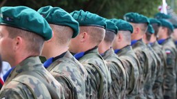 wyższe stawki uposażenia zasadniczego żołnierzy niebędących żołnierzam