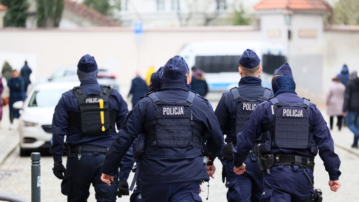 Pensje rosną, chętnych przybywa, wakatów też. Dlaczego Polacy odchodzą z mudnurówki?