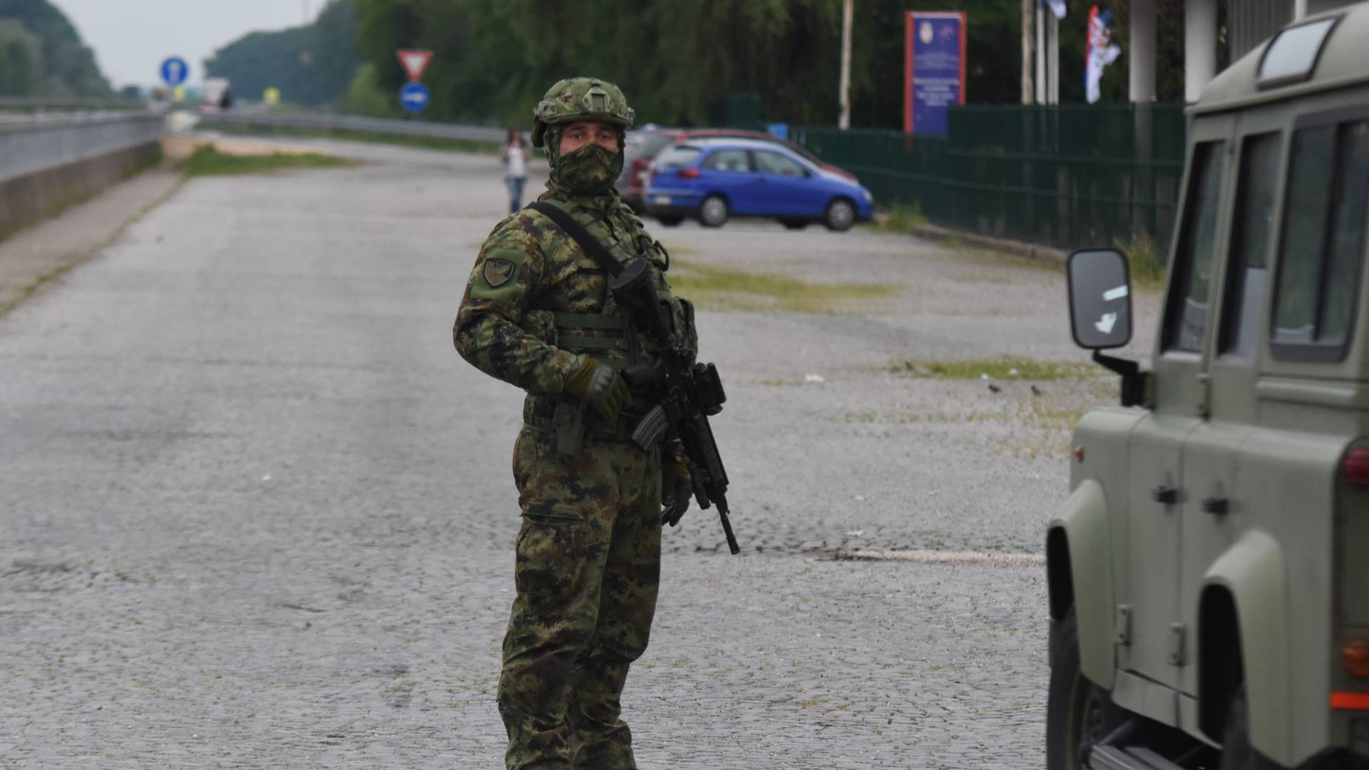 Kome sve smetaju migranti i šta radi vojska u Šidu?