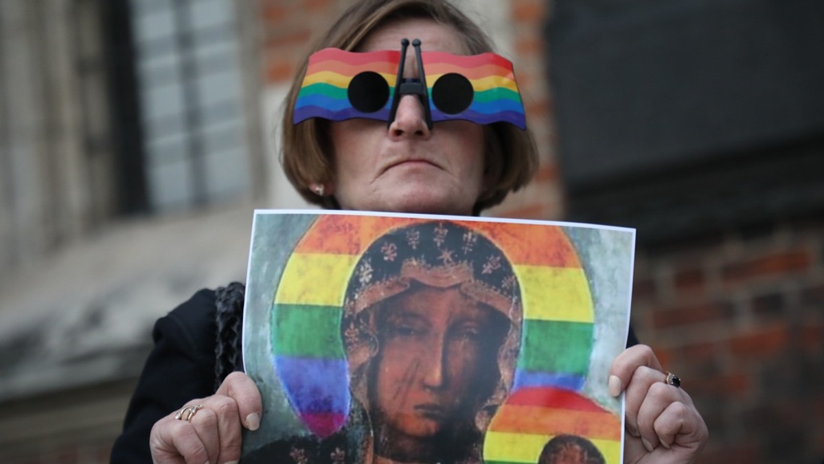 Protest w obronie Elżbiety Podleśnej, autorki plakatu Matki Boskiej Częstochowskiej z tęczą