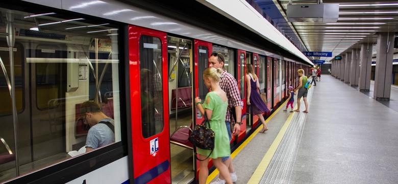 Awaria rozjazdów w metrze. Dwie stacje zamknięte