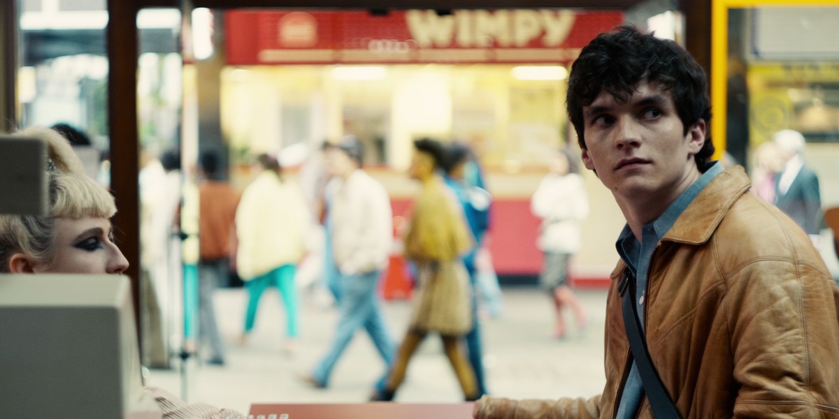 Wybory, które podejmiemy podczas oglądania filmu "Czarne lustro: Bandersnatch" na Netfliksie, rzutować będą na kolejne sceny i na zakończenie całej historii