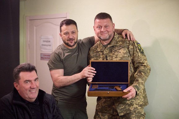 "GOTOVO JE, DŽABA SMO KRVARILI" Bivši šef ukrajinske armije zadao brutalan udarac Zelenskom: Lažu nas 12 godina, stvorite EVROPSKI VOJNI BLOK!