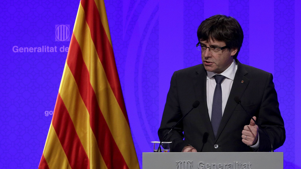Szef rządu Katalonii Carles Puigdemont wygłosi oświadczenie dziś o godz. 21 - poinformowało źródło z jego kancelarii, na które powołuje się Reuters. W wywiadzie dla BBC Puigdemont zapowiedział, że proklamowanie niepodległości Katalonii to kwestia dni.
