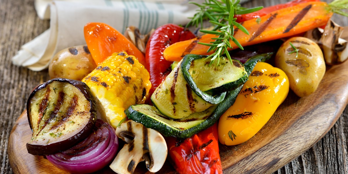 Tofu kebabs with colorful fresh vegetables