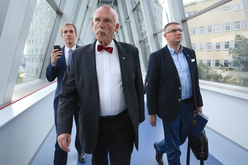 Korwin-Mikke usłyszał to od żony. Poszło o kobiety!