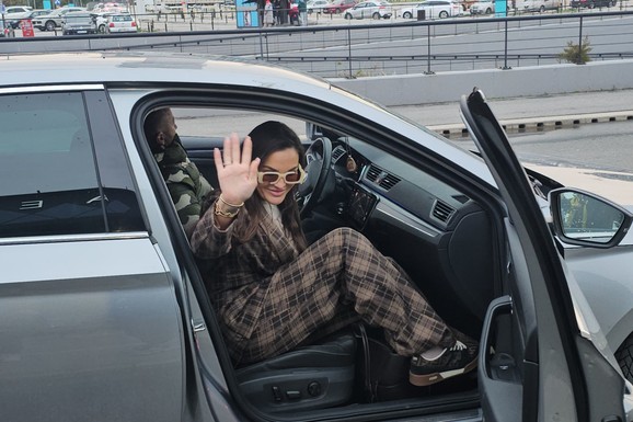 "I DLALJE ŽIVIMO ZAJEDNO, SVAĐAMO SE" Svi su brujali o razvodu pevačice i fudbalera, ona sada progovorila o krizi u braku: "On se odvojio, ja to poštujem"