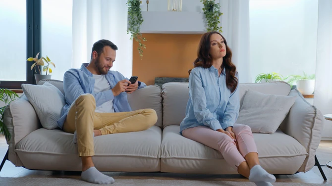 Uđete u vezu, a kada postane ozbiljno odmah bežite iz tog odnosa? Možda imate strah od intimnosti