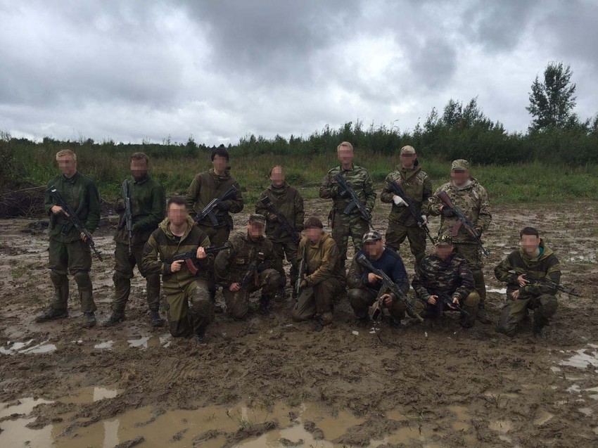 Dvojica optuženih (levo na slici) učestvovala su na paravojnom kursu u Rusiji. Slika iz policijskog preliminarnog uviđaja