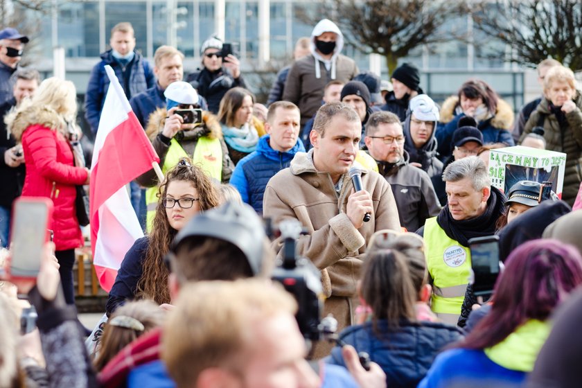 Marsz antycowidowców przeszedł ulicami Katowic