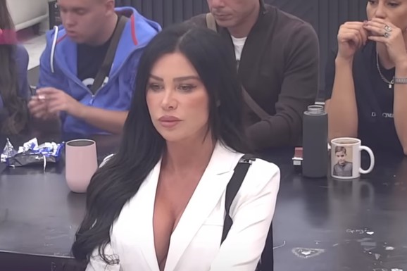 "UDVARAO SI MI SE, NUDIO SI MI NEKRETNINE" Stanija Dobrojević raskrinkala sina poznate pevačice, on pobesneo
