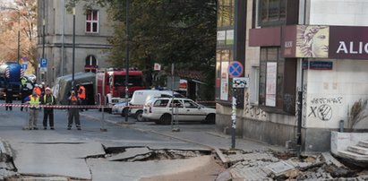 Tak zapadła się ziemia w Warszawie! Ewakuacja i chaos komunikacyjny ZDJĘCIA