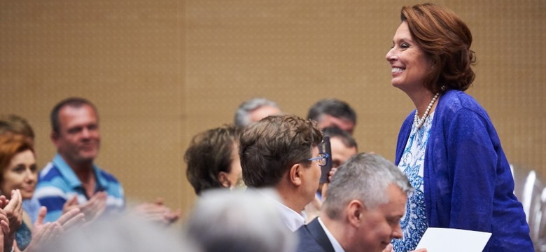 Czy ona to robi celowo? Małgorzata Kidawa-Błońska znowu powiększyła sobie biust. FOTO