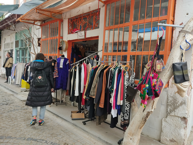 Bazar z odzieżą w Turcji