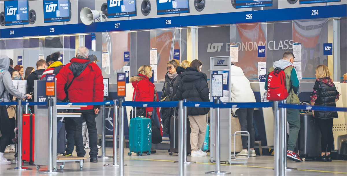 W związku z awarią systemów informatycznych Polskiej Agencji Żeglugi Powietrznej na terenie całego kraju nie jest możliwe wykonywanie operacji startów samolotów - informuje rzecznik Okęcia