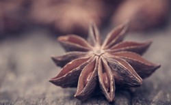 Leczy kaszel, pobudza trawienie: ANYŻ. Zalety przyprawy