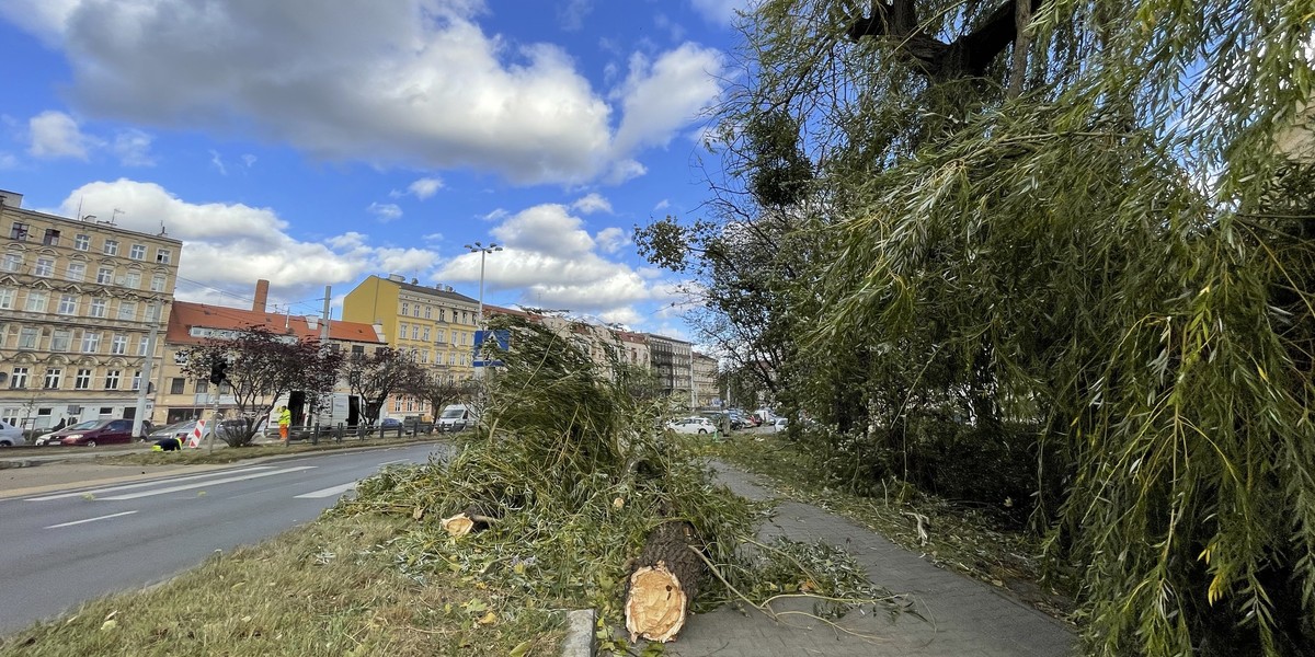 Niż Hendrik spustoszył Wrocław. Trwa naprawianie szkód.