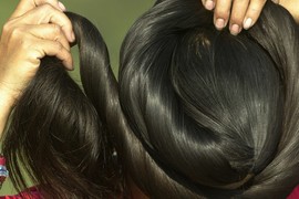 Kineskinje iz ovog plemena imaju NAJDUŽU i NAJGUŠĆU kosu na svetu koji niko ne sme NI DA TAKNE: Kosa im raste KAO LUDA jer vekovima koriste samo PRIRODNI ŠAMPON